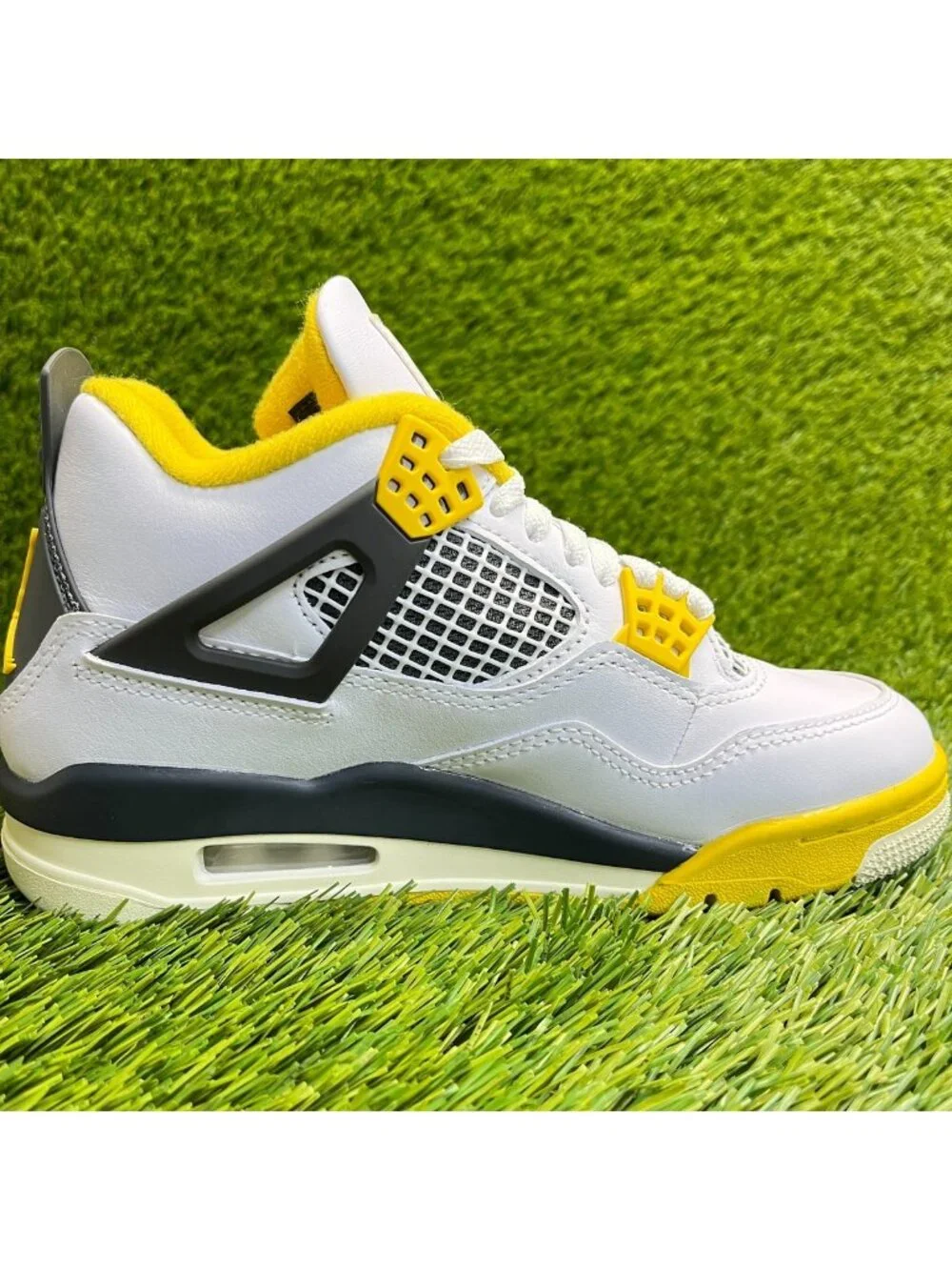 Nike Air Jordan 4 Retro Vivid Sulfur Womens Size 5 White Athletic Shoes Sneakers